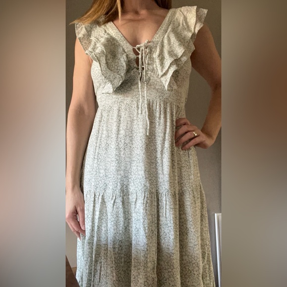 Lulus floral long prairie style dress cream & sage ruffles lined Size M - Picture 2 of 9